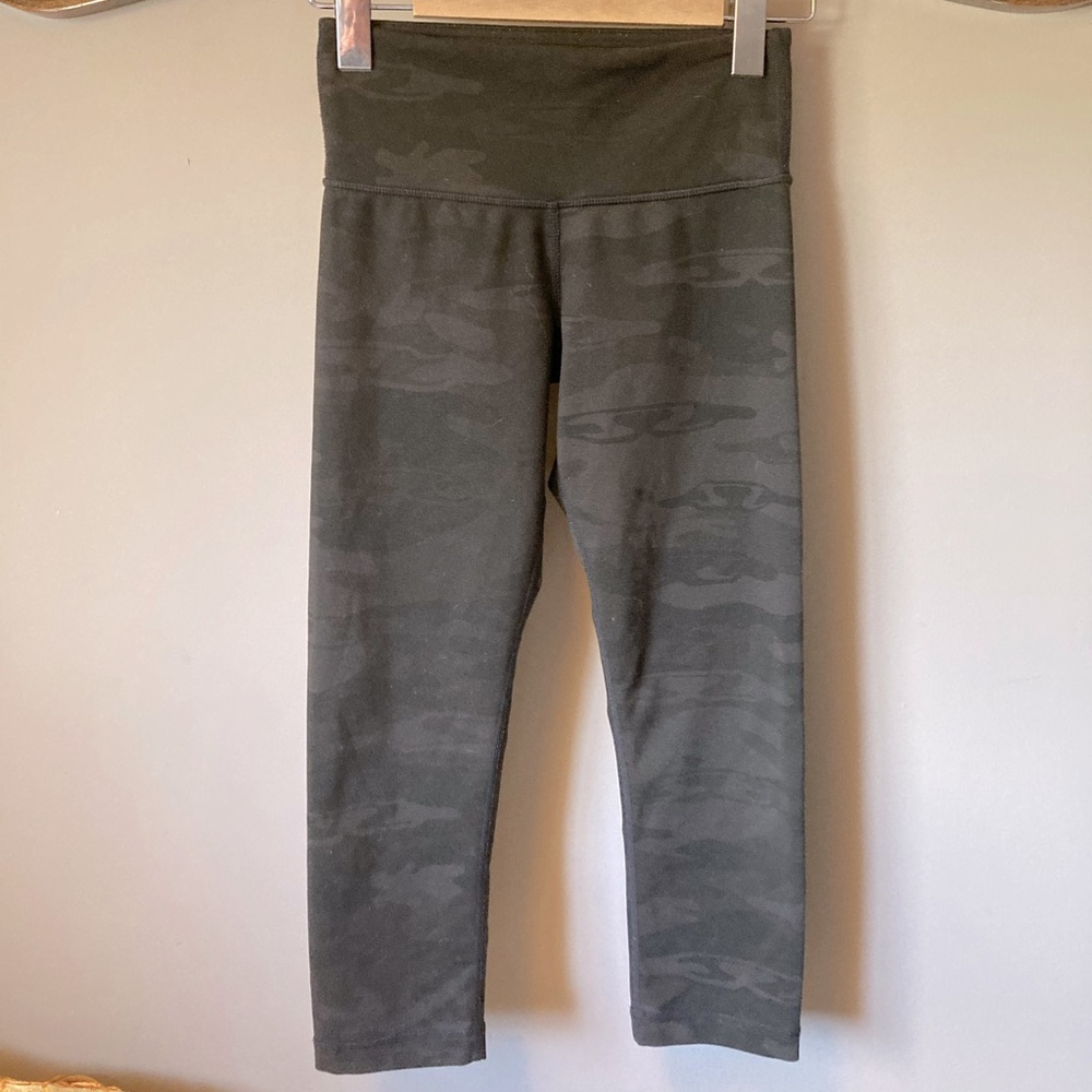Lululemon Dark Green Camo - Sz 2 - Capri